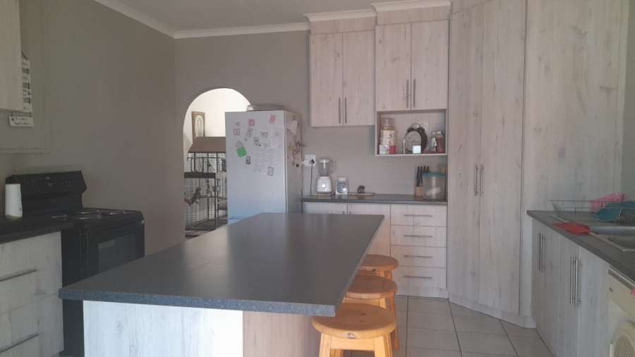 To Let 4 Bedroom Property for Rent in La Hoff North West